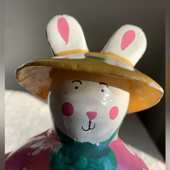 Vintage hand painted paper maché bunny - Picture 6 of 6